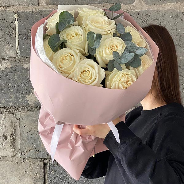 11 white roses