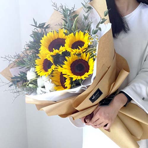 Beautiful sunflowers bouquet for flower delivery in Zhengzhou